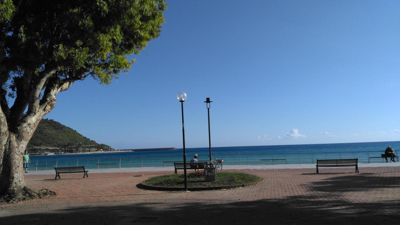 B&B Il Melograno Tortorella Bagian luar foto